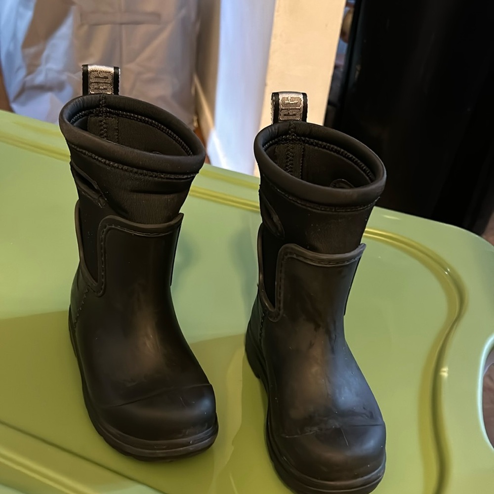 T droplet mid Ugg toddler boots